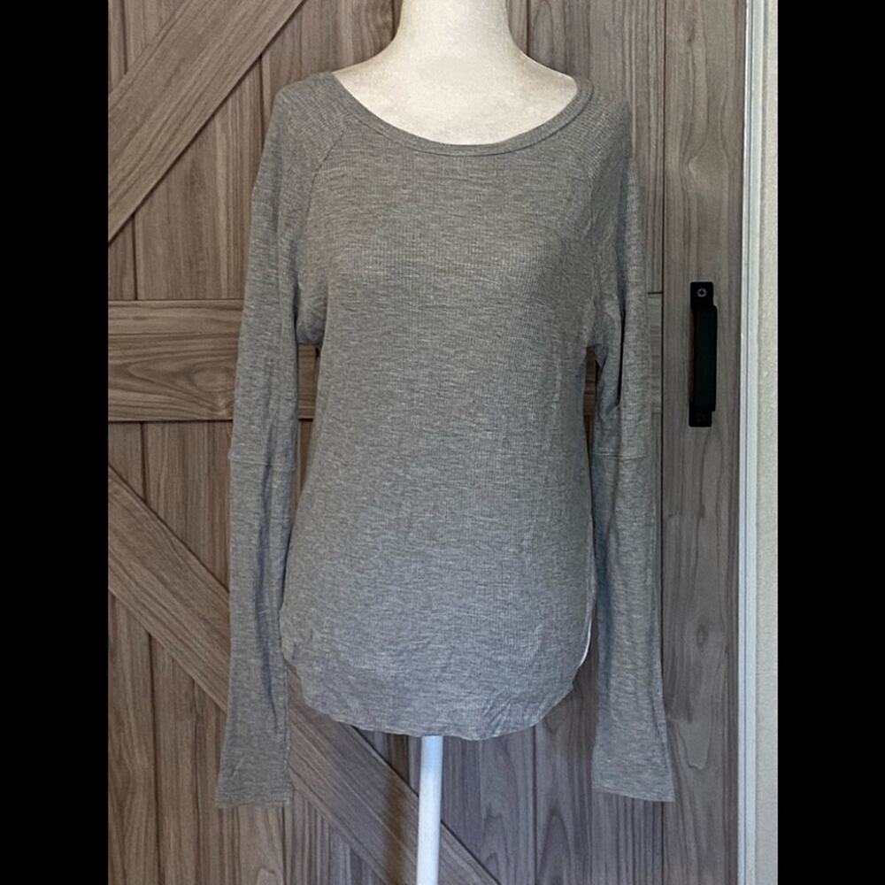 NWOT Abound small gray Raglan